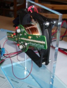 PropellerClock mit Spule für Stromübertragung