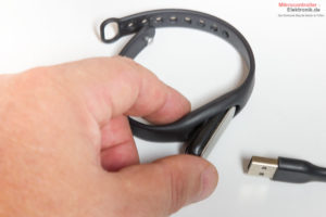 screen-Xiaomi-Mi-Band-1S-hand