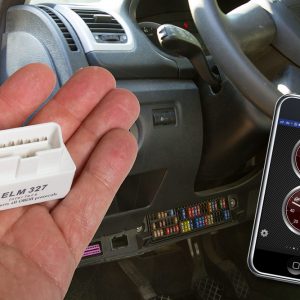 mini-obd2-bluetooth-adapter-smartphone-titel