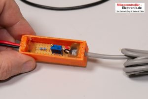 Datenlogger-Hobo-MX1105-Spannungsteiler-bauen-6-Gehaeuse-Heisskleber